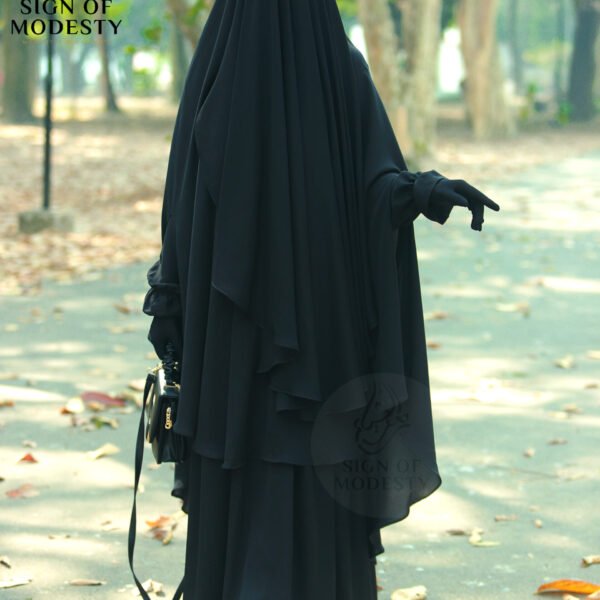 লম্বা হিজাব ও নিকাব