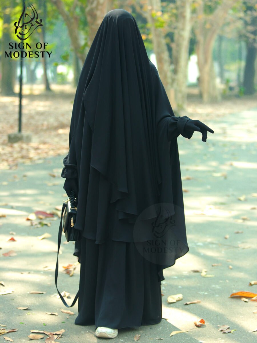 লম্বা হিজাব ও নিকাব